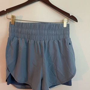 The Vista Short - Dew - Logo V1